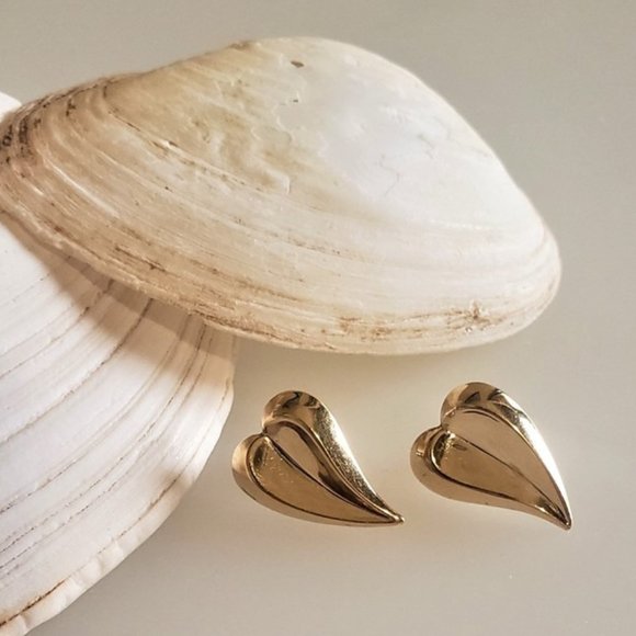 Vintage Gold Heart Leaf Earrings - Picture 9 of 10